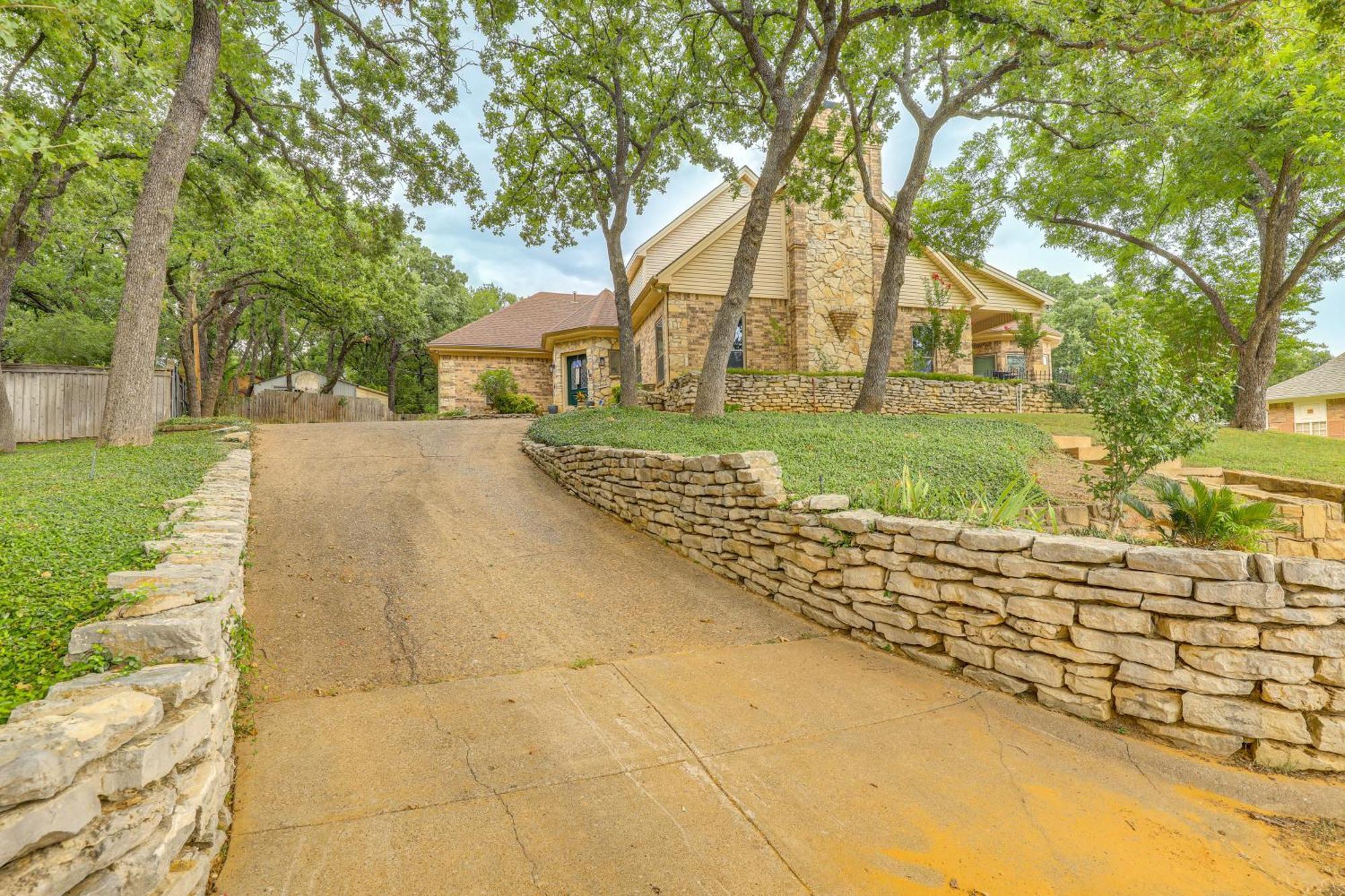 Luxe Worth Retreat With Pool, 11 Mi To Downtown Holiday home