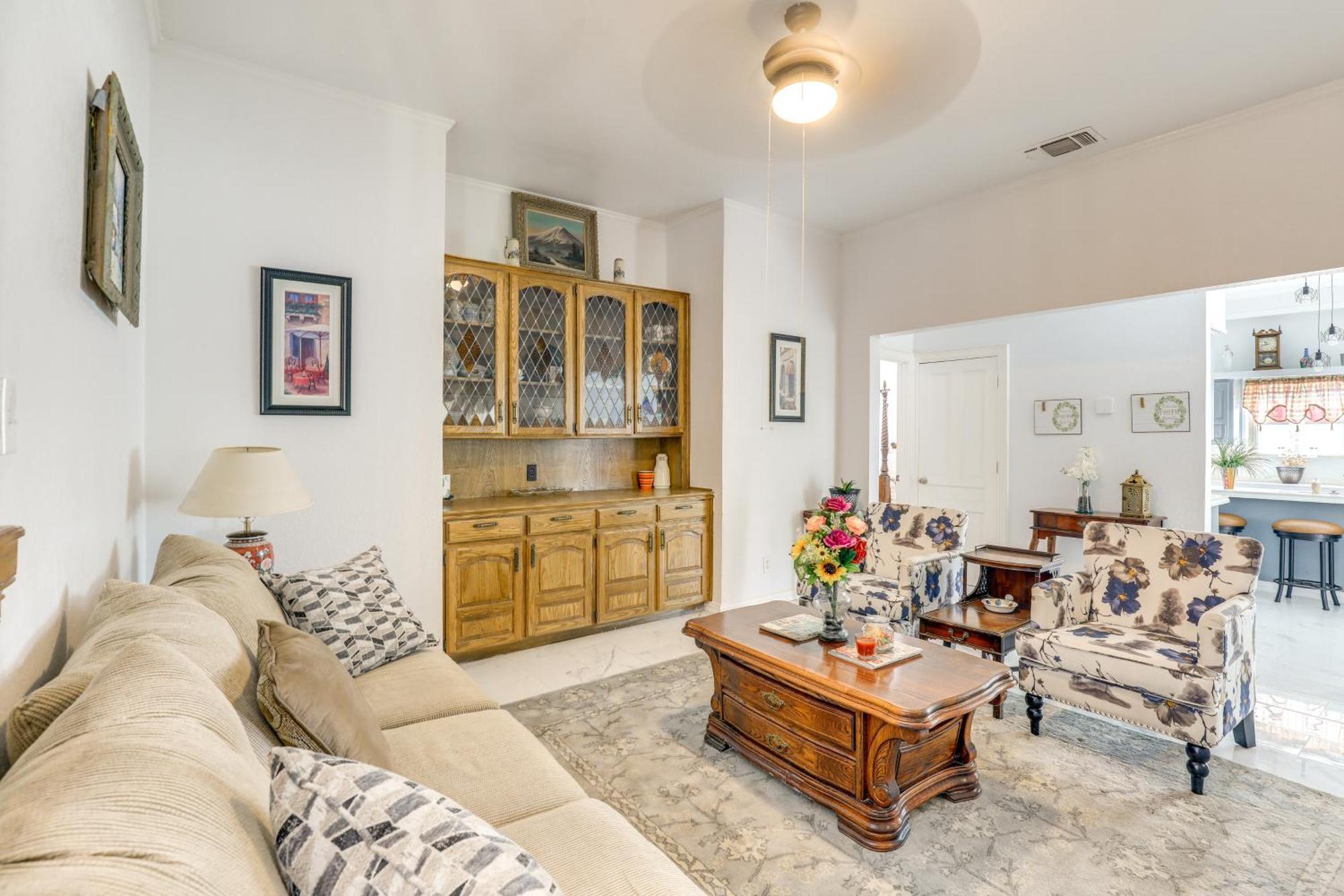 Luxe Worth Retreat With Pool, 11 Mi To Downtown Holiday home Fort Worth