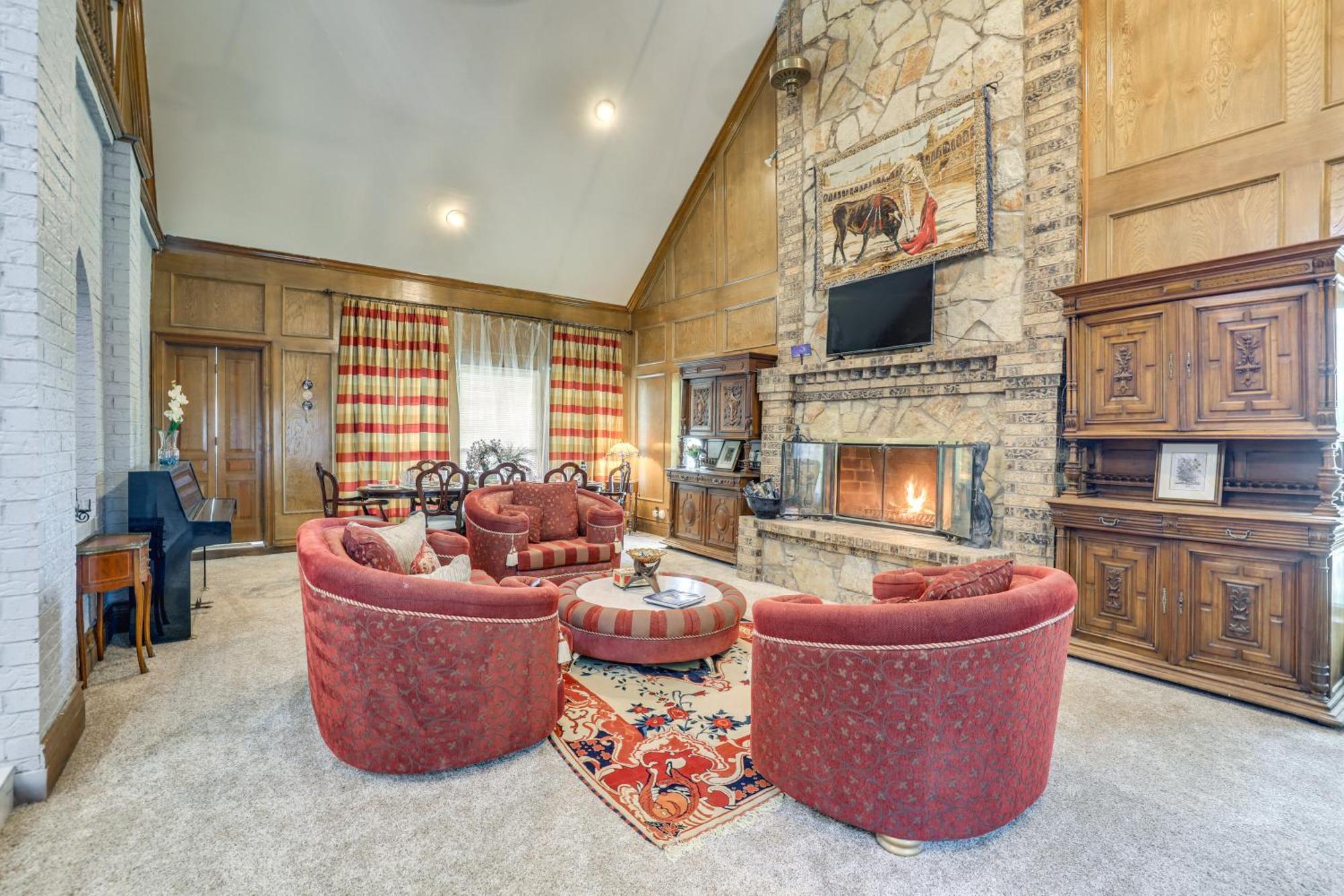 Luxe Worth Retreat With Pool, 11 Mi To Downtown Holiday home *