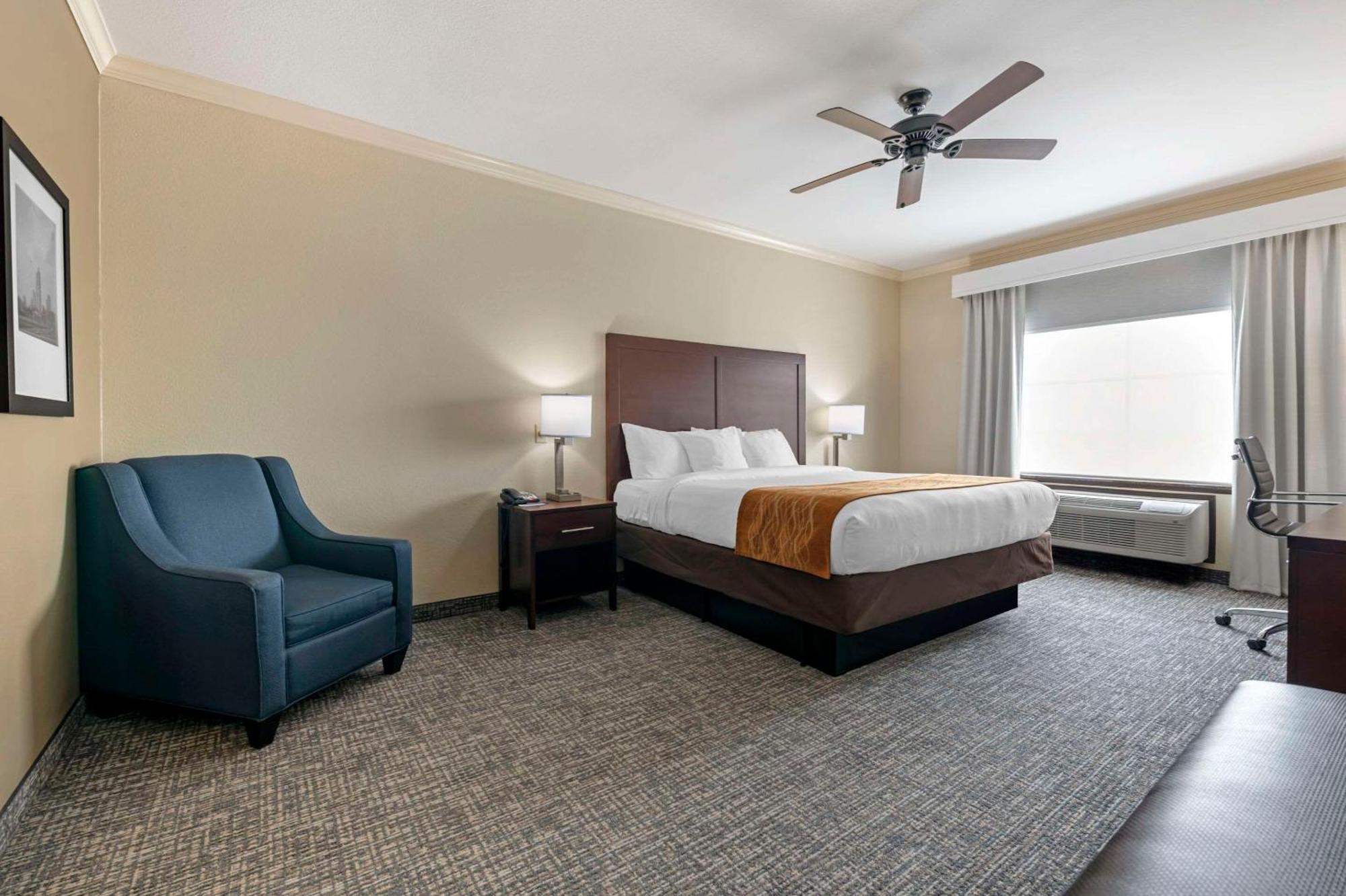 Comfort & Worth - Fossil Creek Hotel