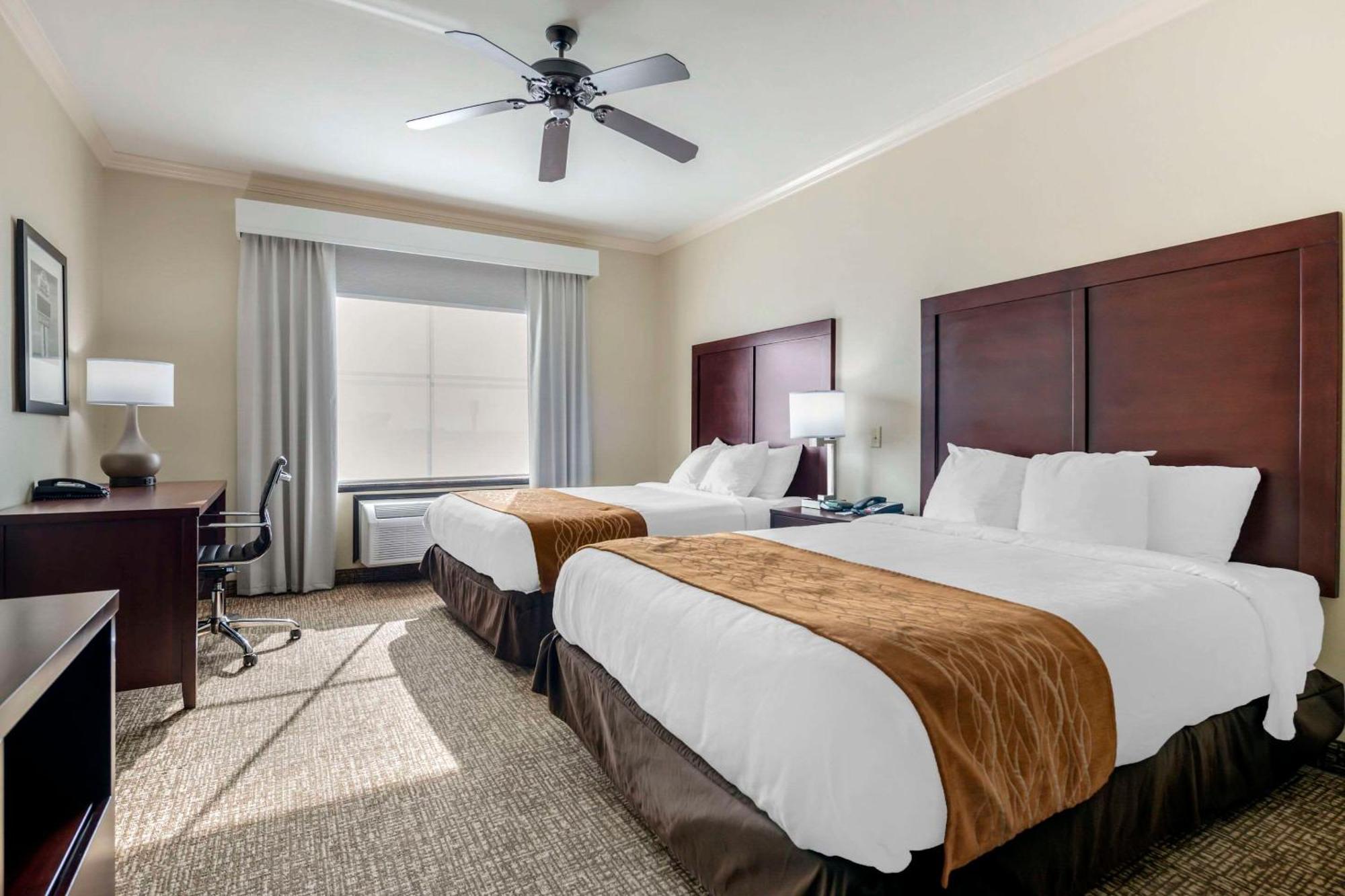 Comfort & Worth - Fossil Creek Hotel