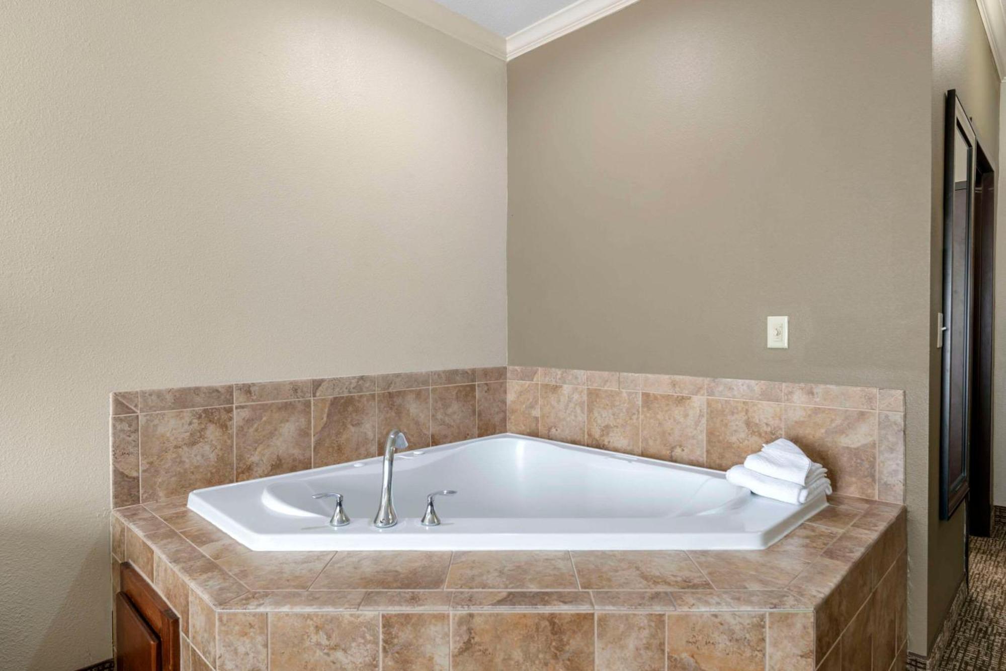 Comfort & Worth - Fossil Creek Hotel 3*