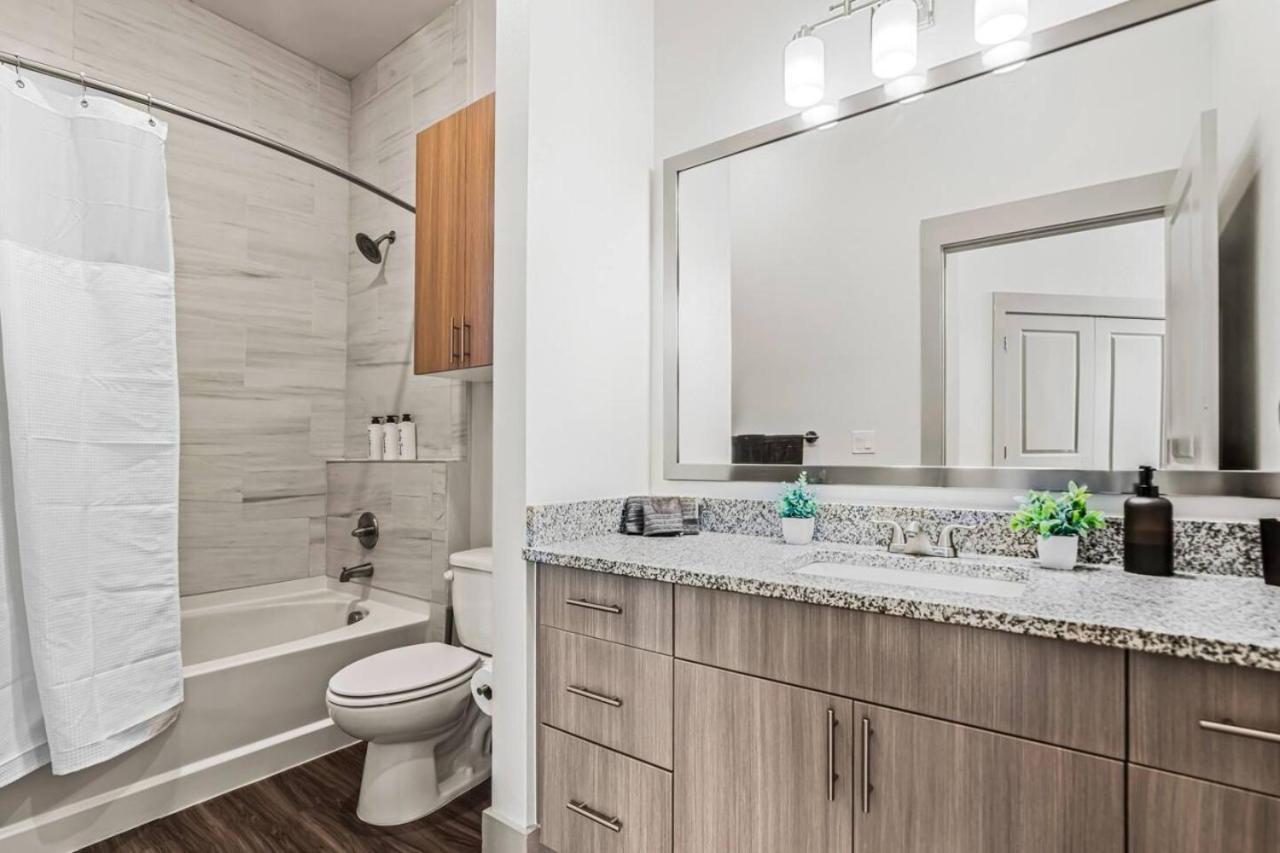 Elegant 2 Bd2 Ba Retreat Ideal For Comfort Style Apartment *