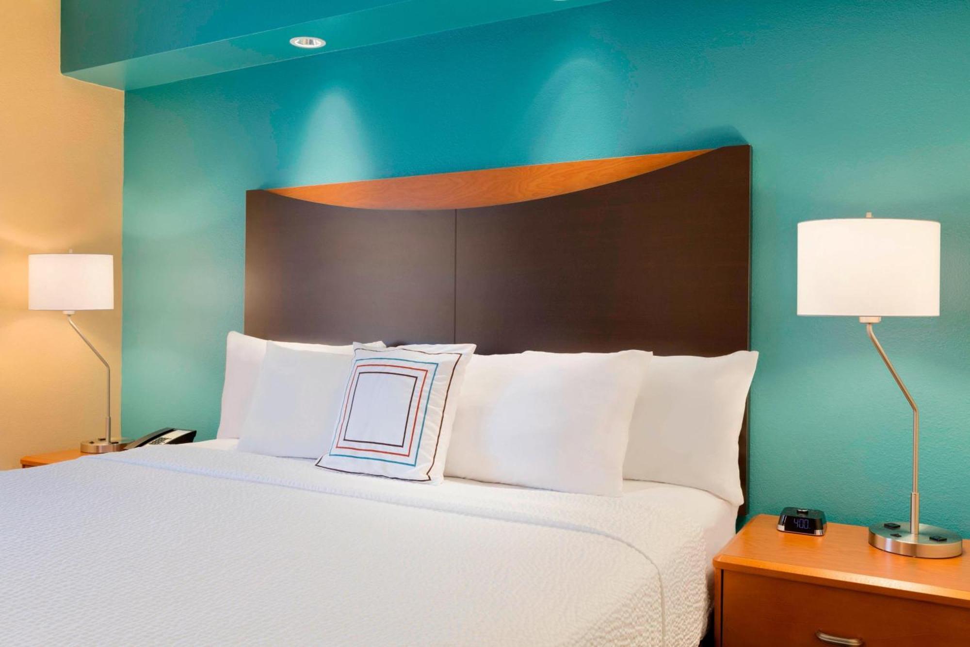 Hotel Fairfield & Worth Drive