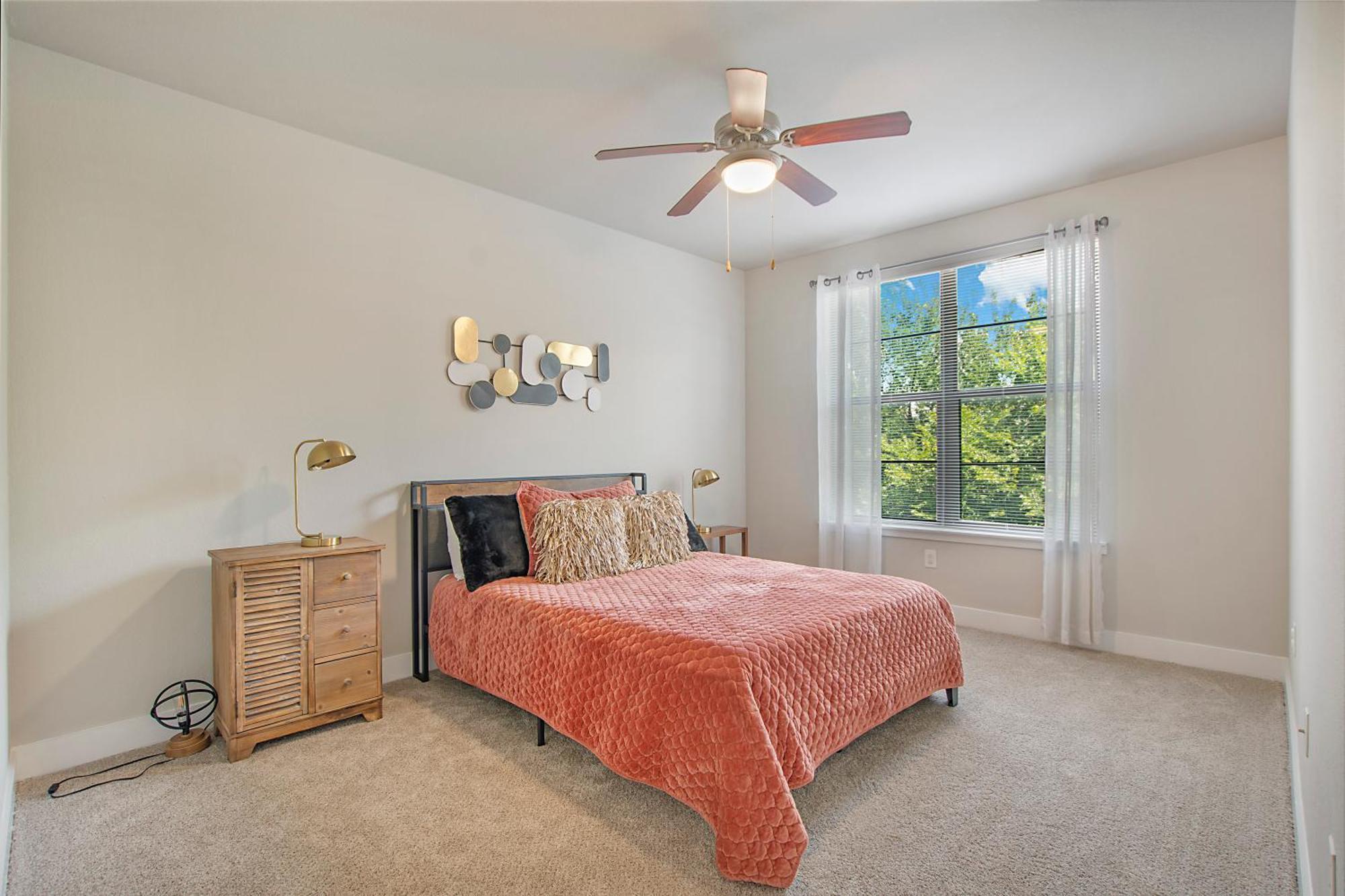 Charming 2 Bedroom Downtown Ft Worth Apartment *