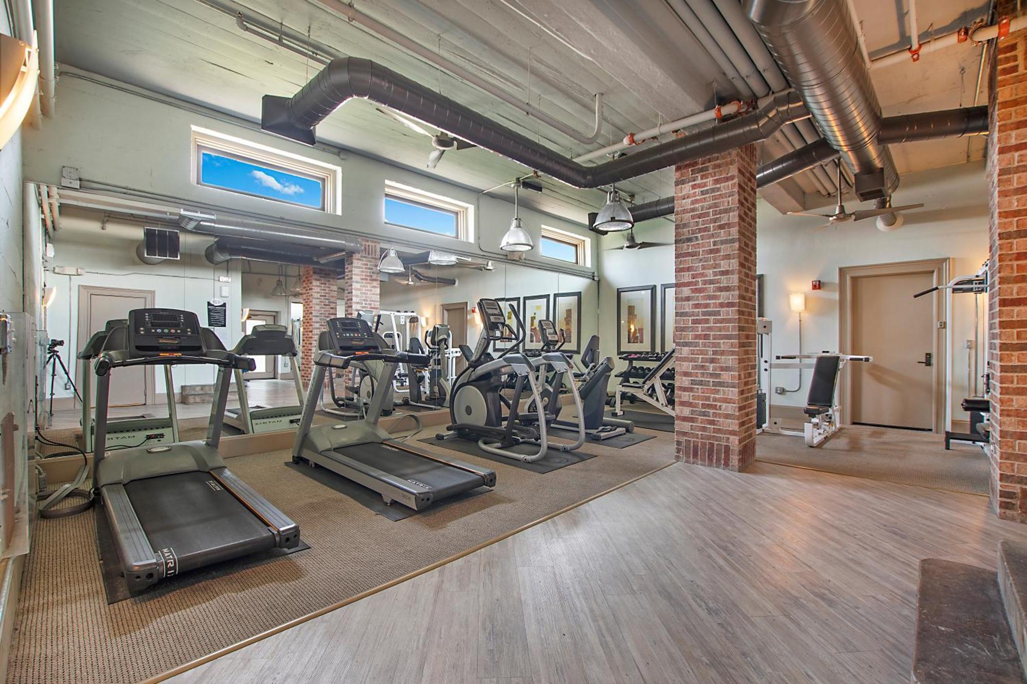 Charming 2 Bedroom Downtown Ft Worth Apartment *