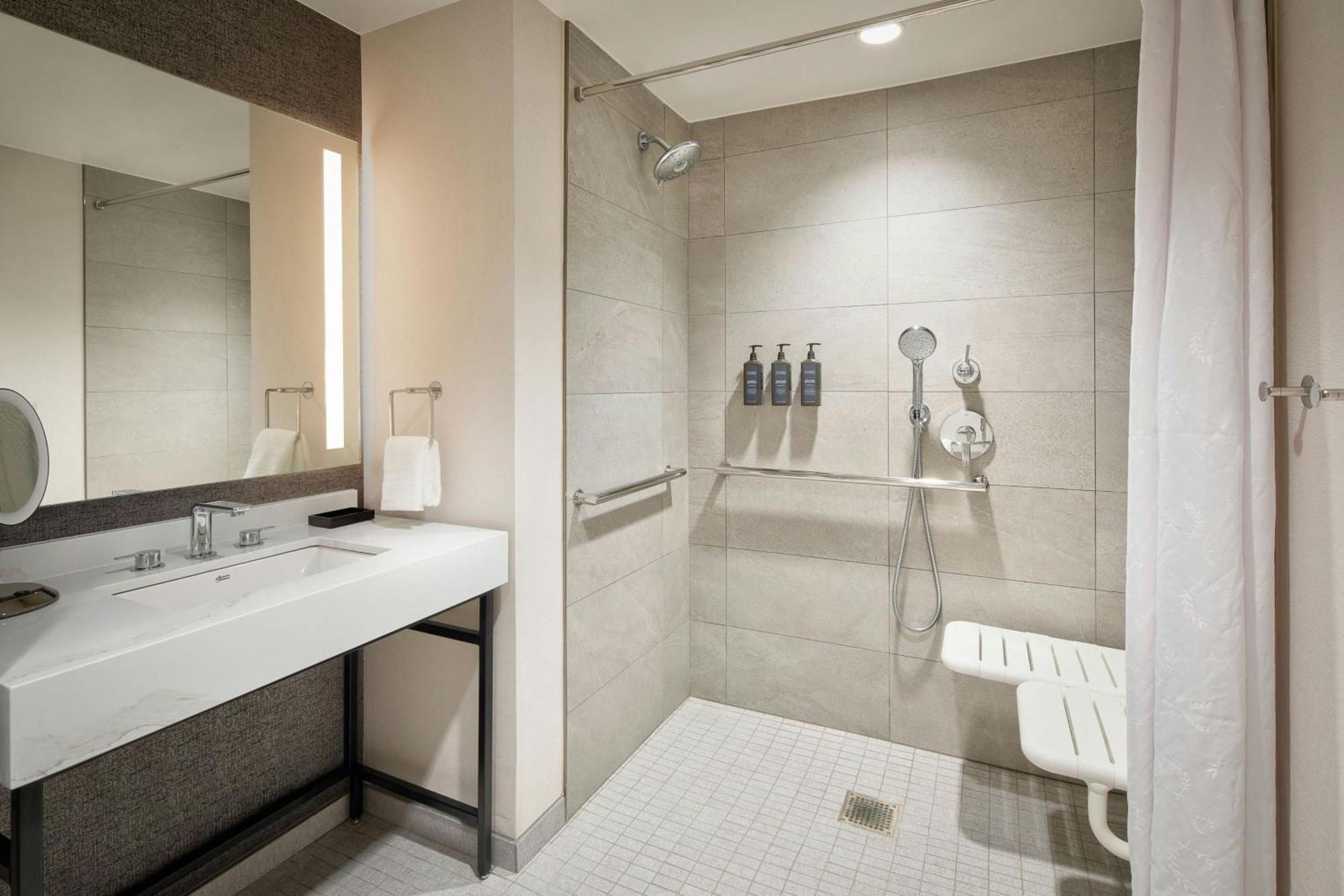 Hotel Sheraton Worth Downtown 4*