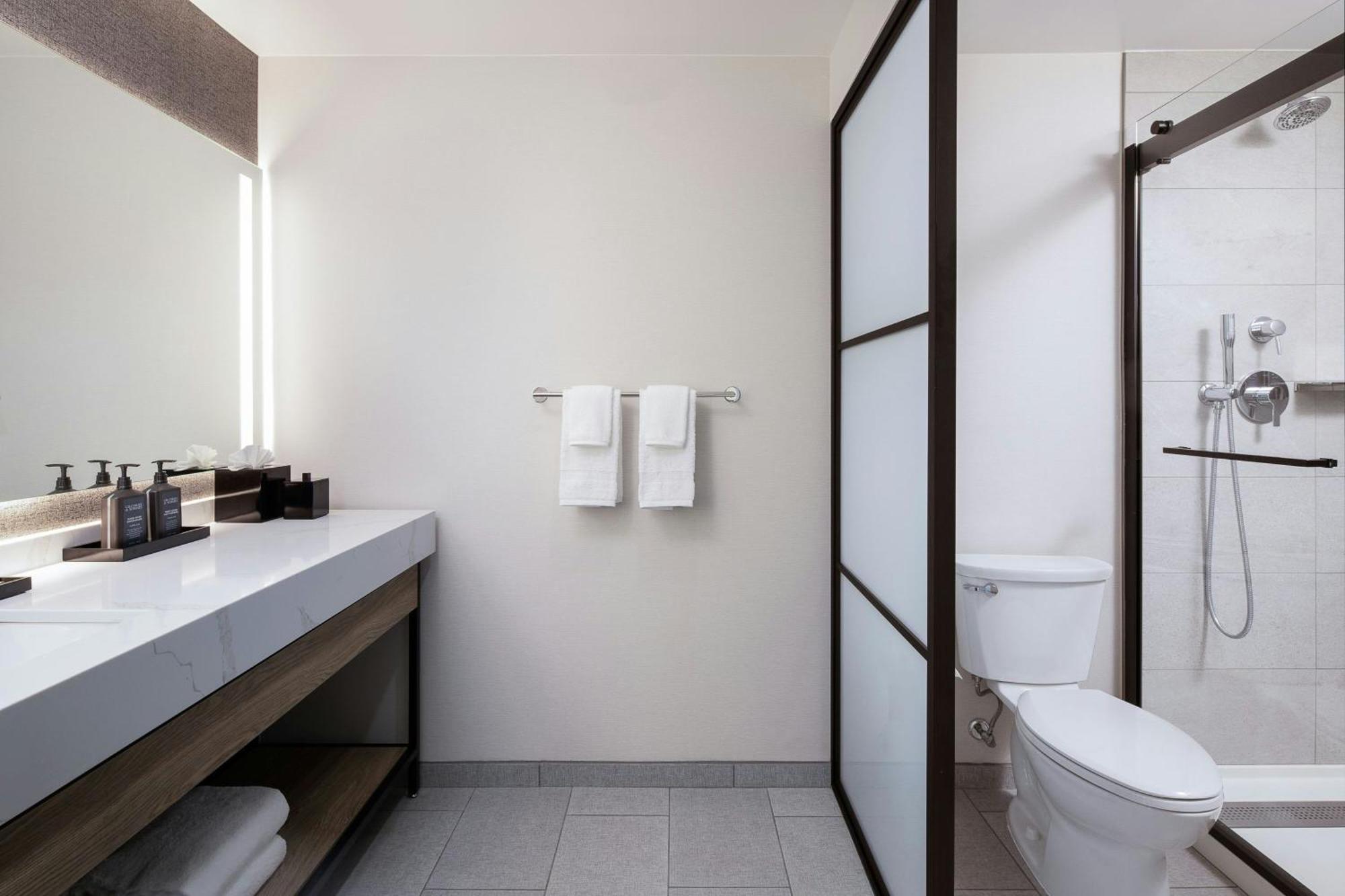 Sheraton Worth Downtown 4*