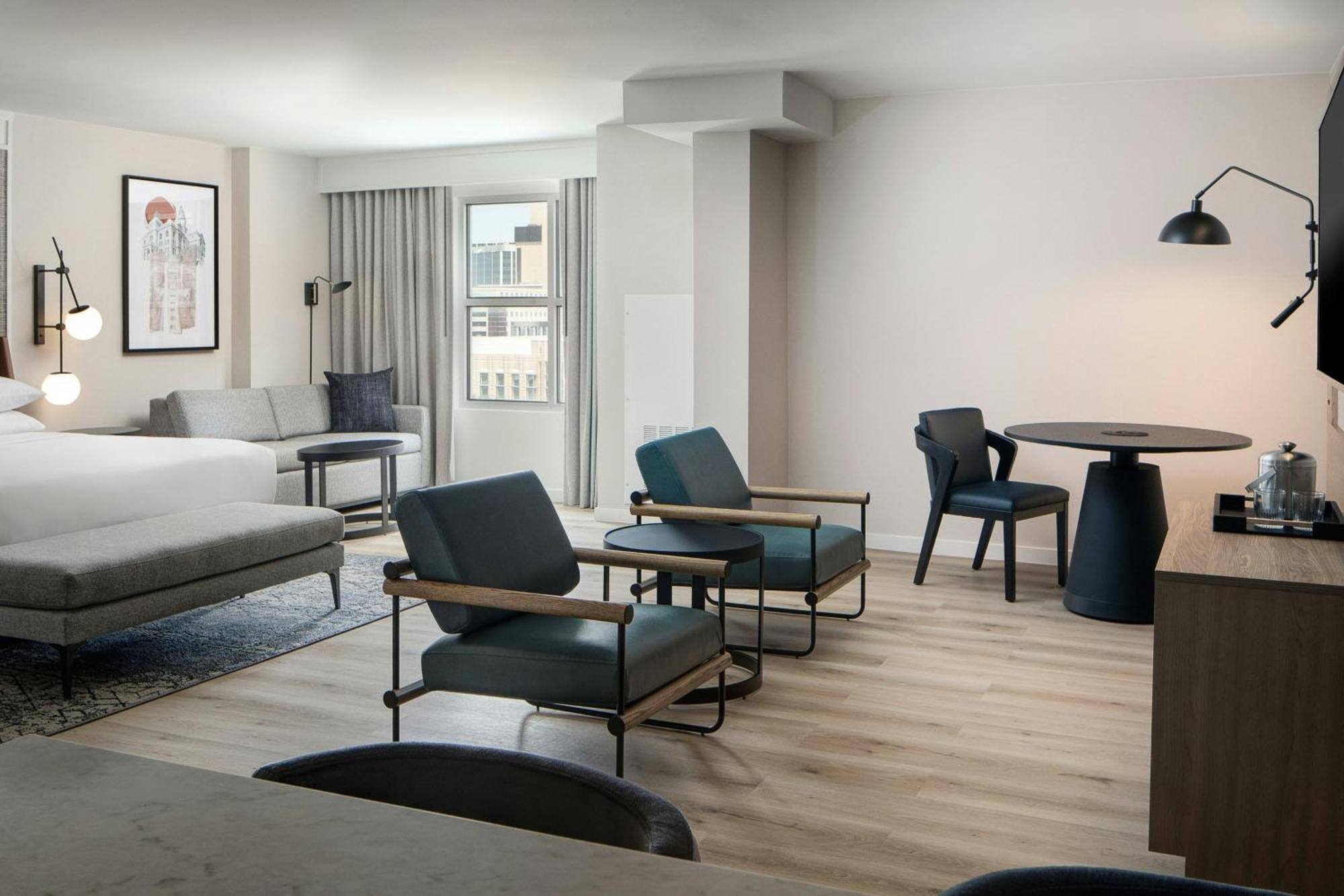Sheraton Worth Downtown Hotel 4*