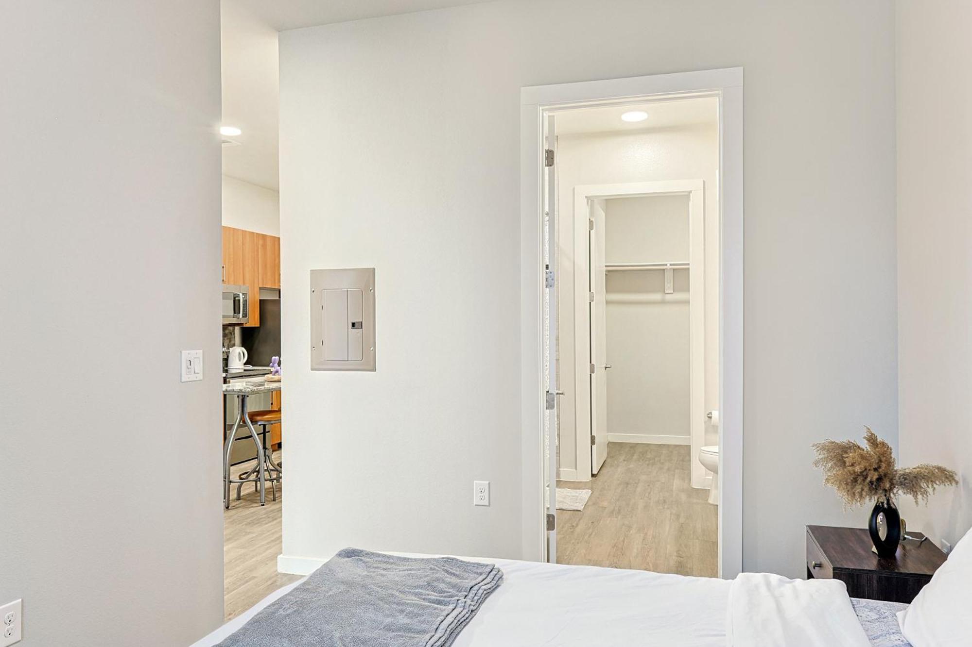 Chic 1bd Loft Near Sundance Square With Pool & Gym