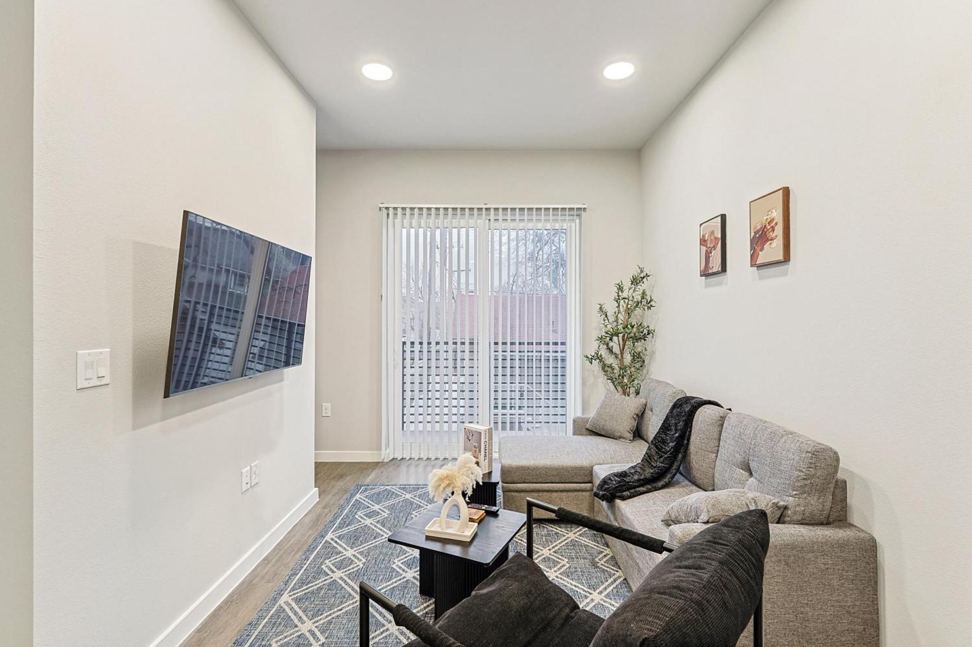 Chic 1bd Loft Near Sundance Square With Pool & Gym *