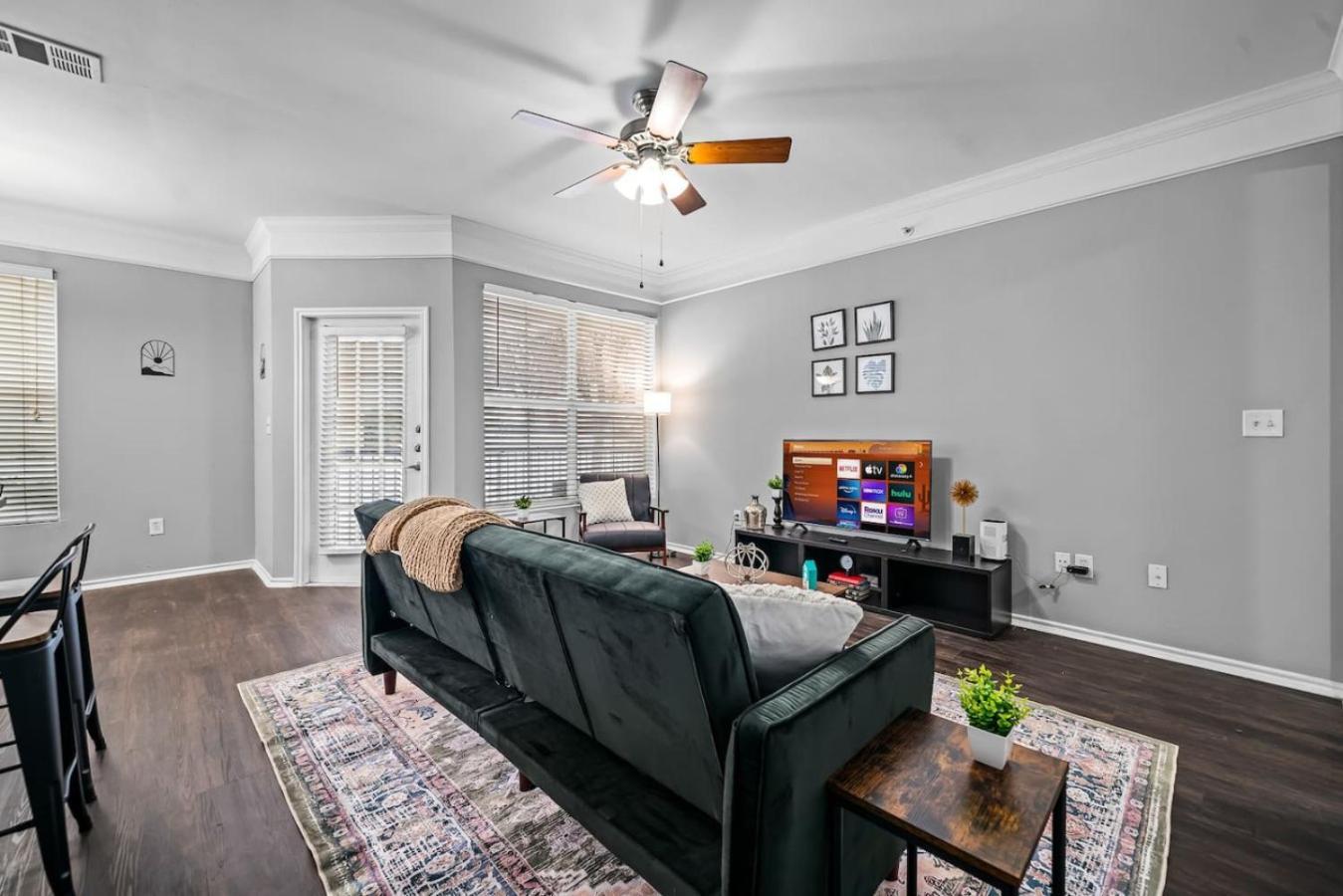 Apartment Upscale Living 2br, 2ba Pool