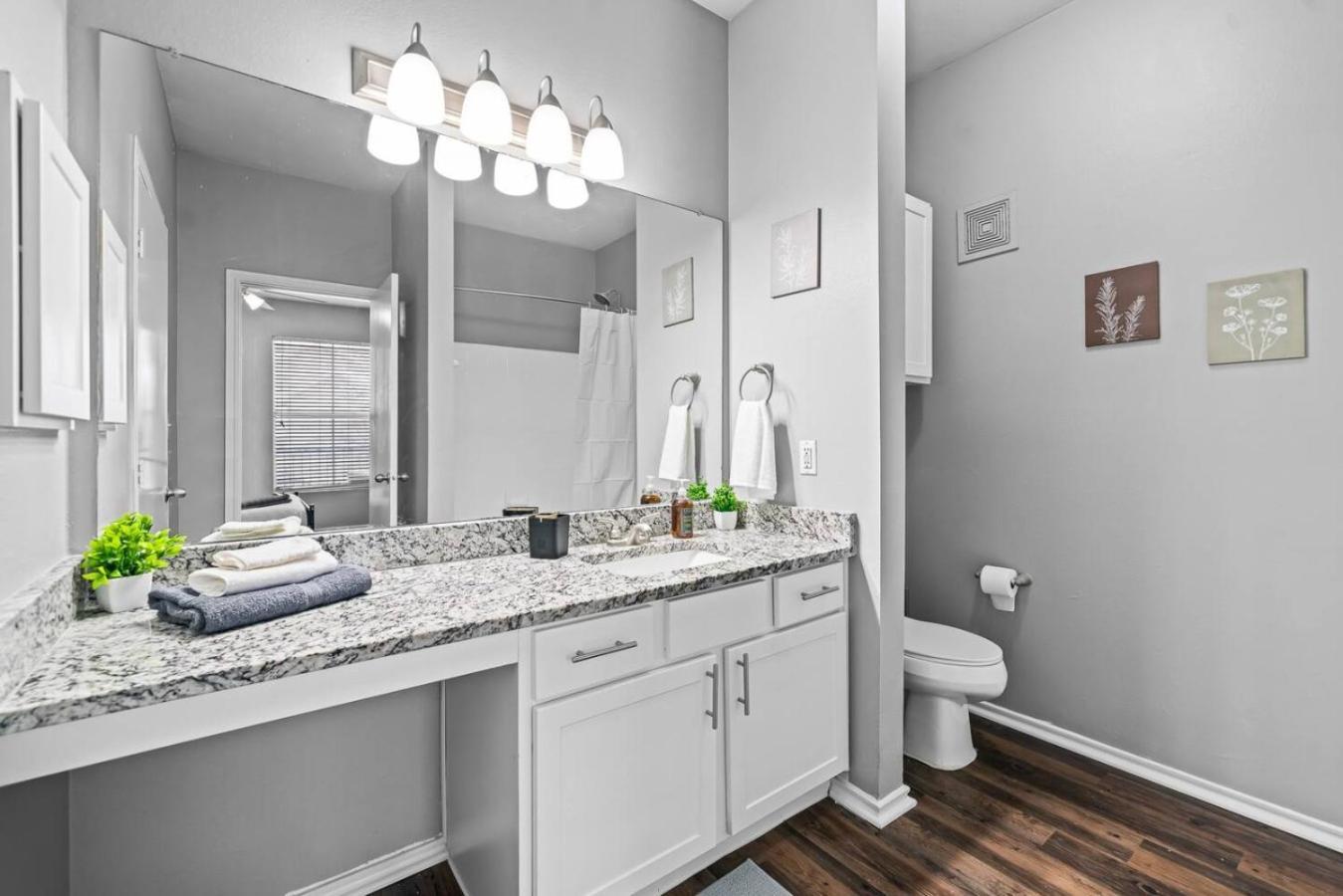 Apartment Refined Unit 2br, 2ba Pool Access *