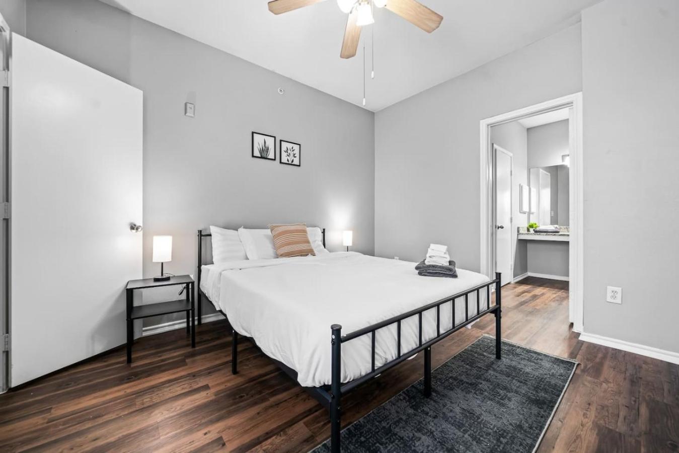 Refined Unit 2br, 2ba Pool Access Apartment Fort Worth