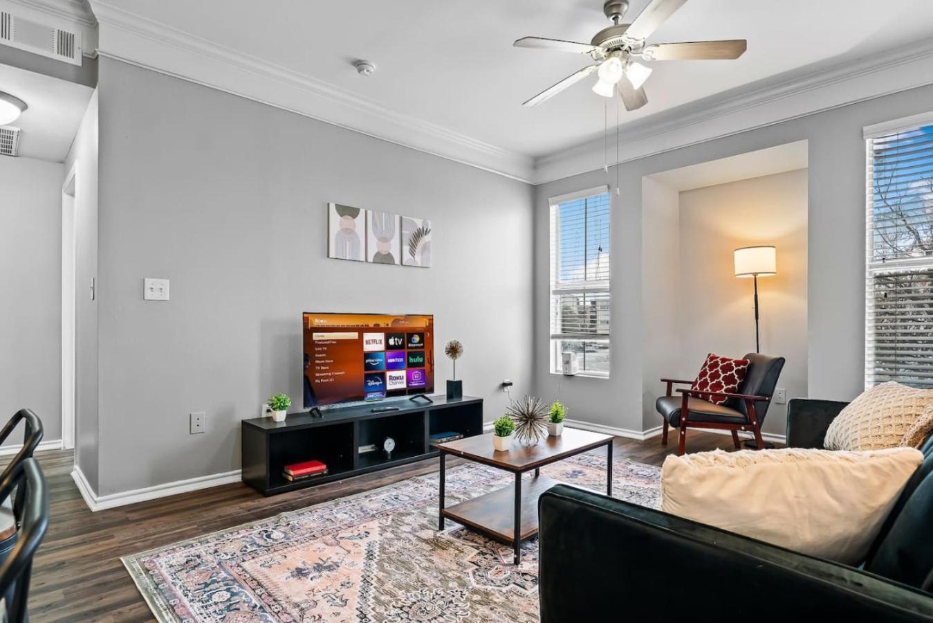 Apartment Refined Unit 2br, 2ba Pool Access