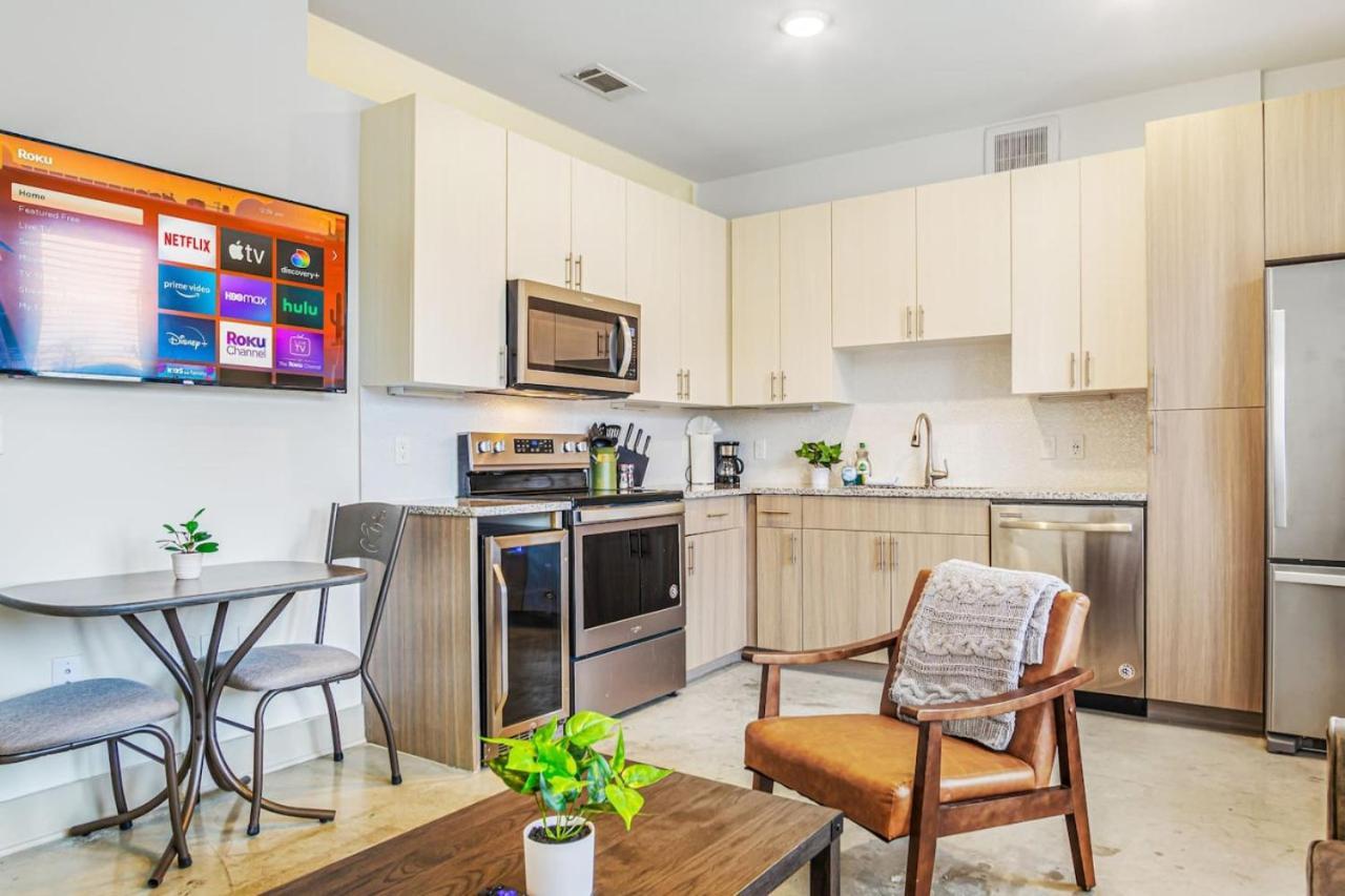 Apartment Cozy Haven Steps Away From Life *