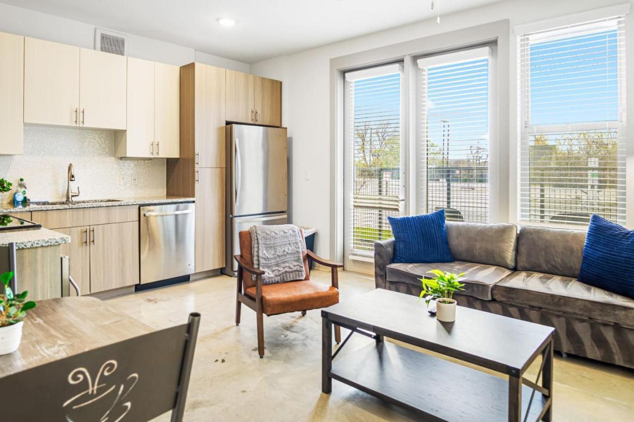 Cozy Haven Steps Away From Life Apartment Fort Worth