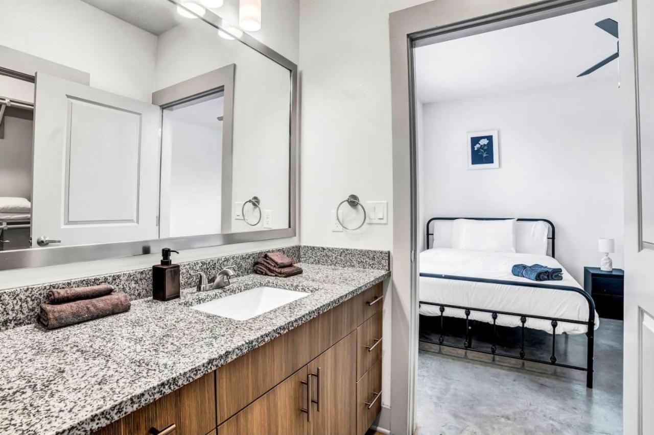 Elegant 2 Bd 2 Ba Retreat Ideal For Comfort Style Fort Worth