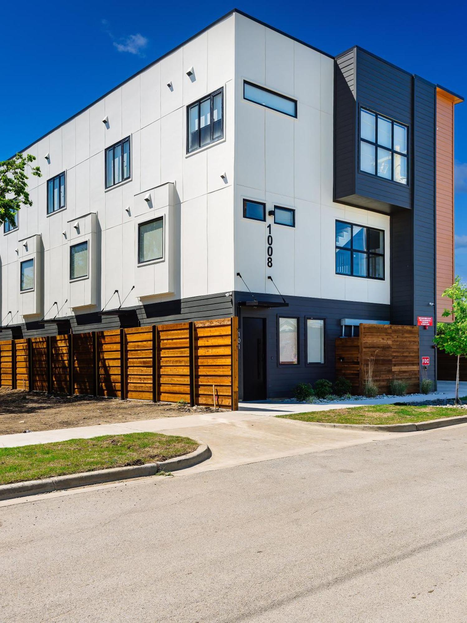 Holiday home Stunning New Modern Magnolia Townhome Fort Worth