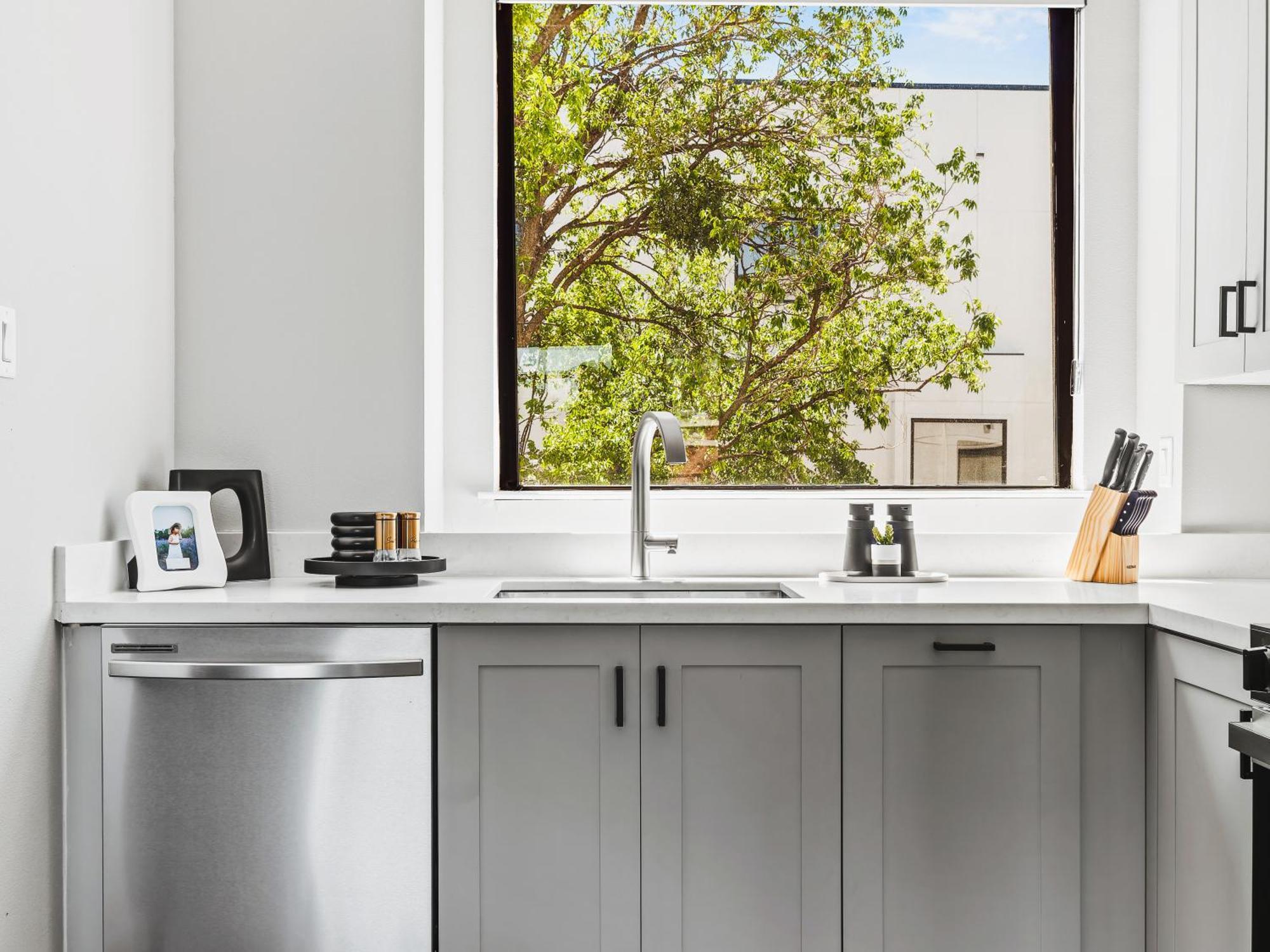 Stunning New Modern Magnolia Townhome Holiday home