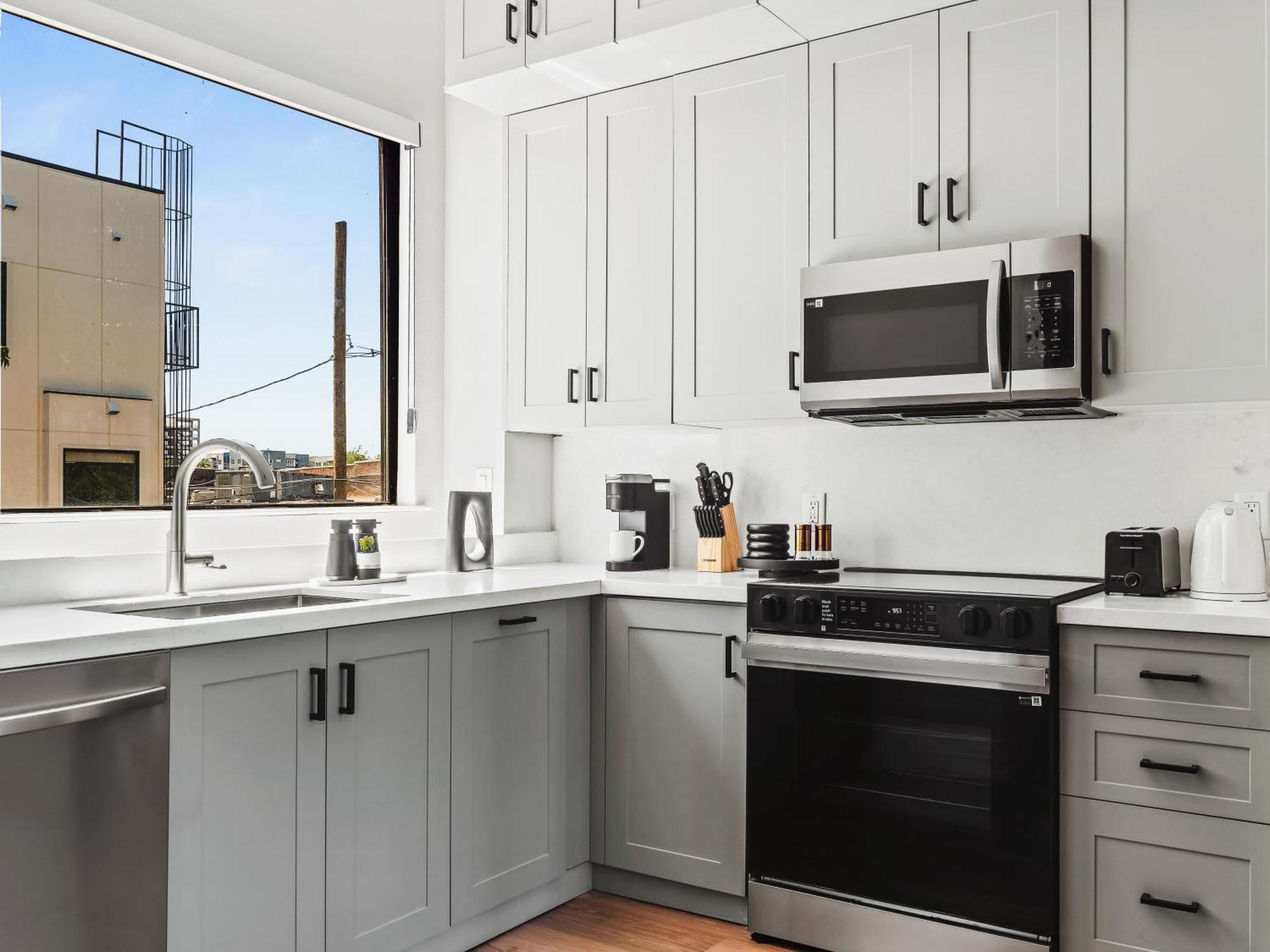 Stunning New Modern Magnolia Townhome Holiday home *