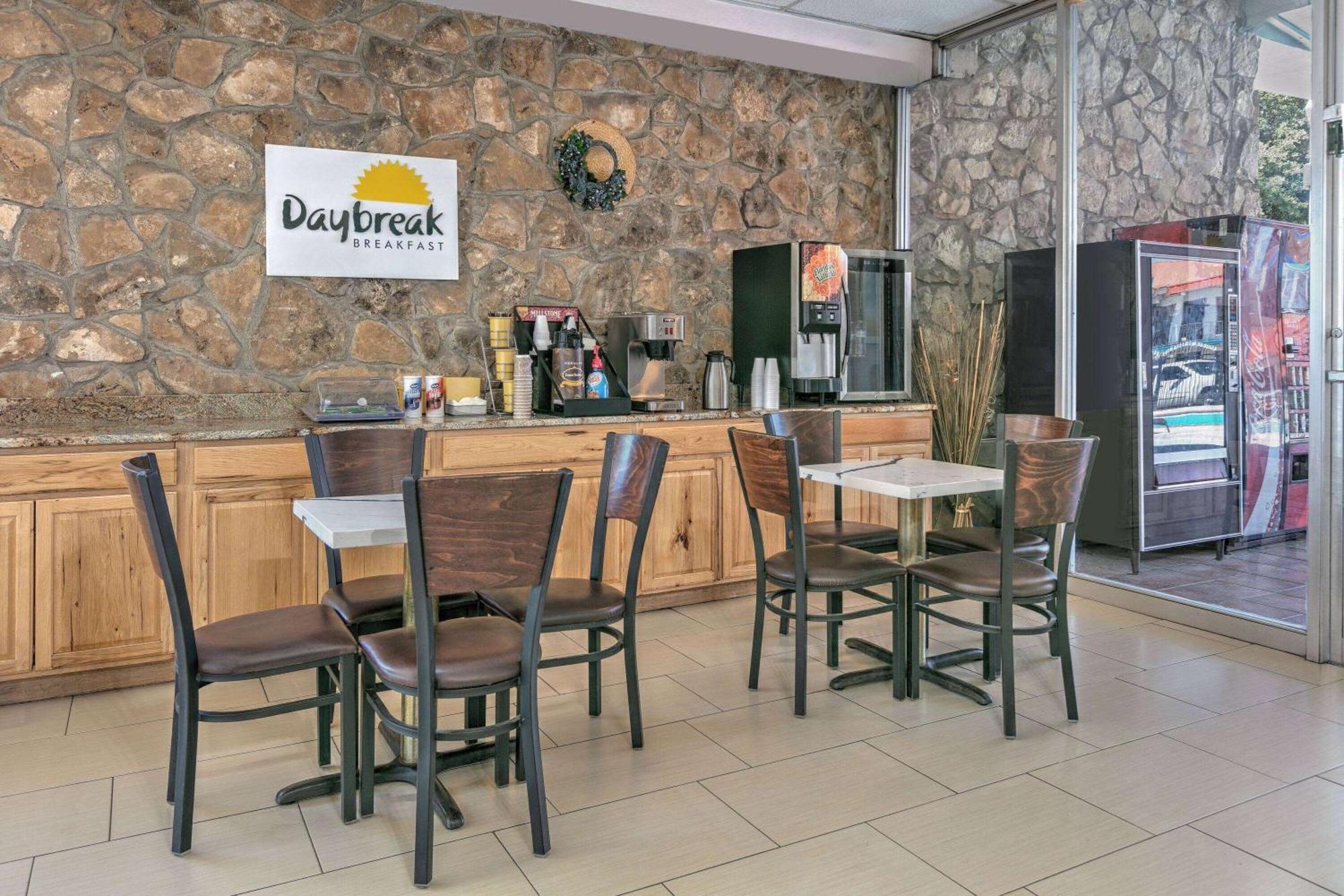 Days Inn By Wyndham South Fort Worth Hotel Fort Worth