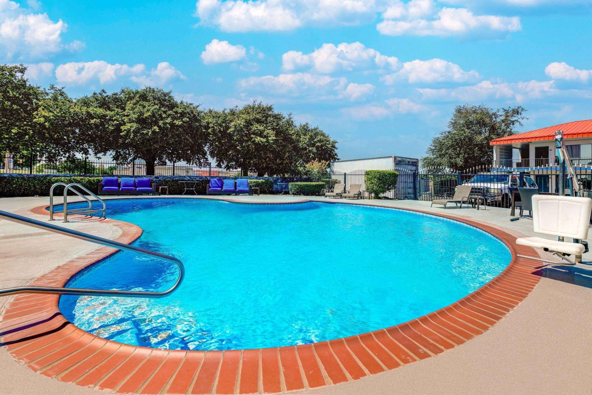 Days Inn By Wyndham South Fort Worth Hotel Fort Worth