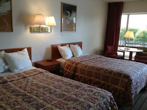 Hotel Days Inn By Wyndham South Fort Worth 2*