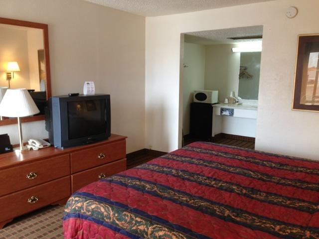 Days Inn By Wyndham South Fort Worth