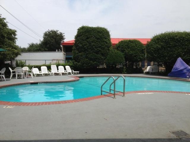 Days Inn By Wyndham South Fort Worth 2*