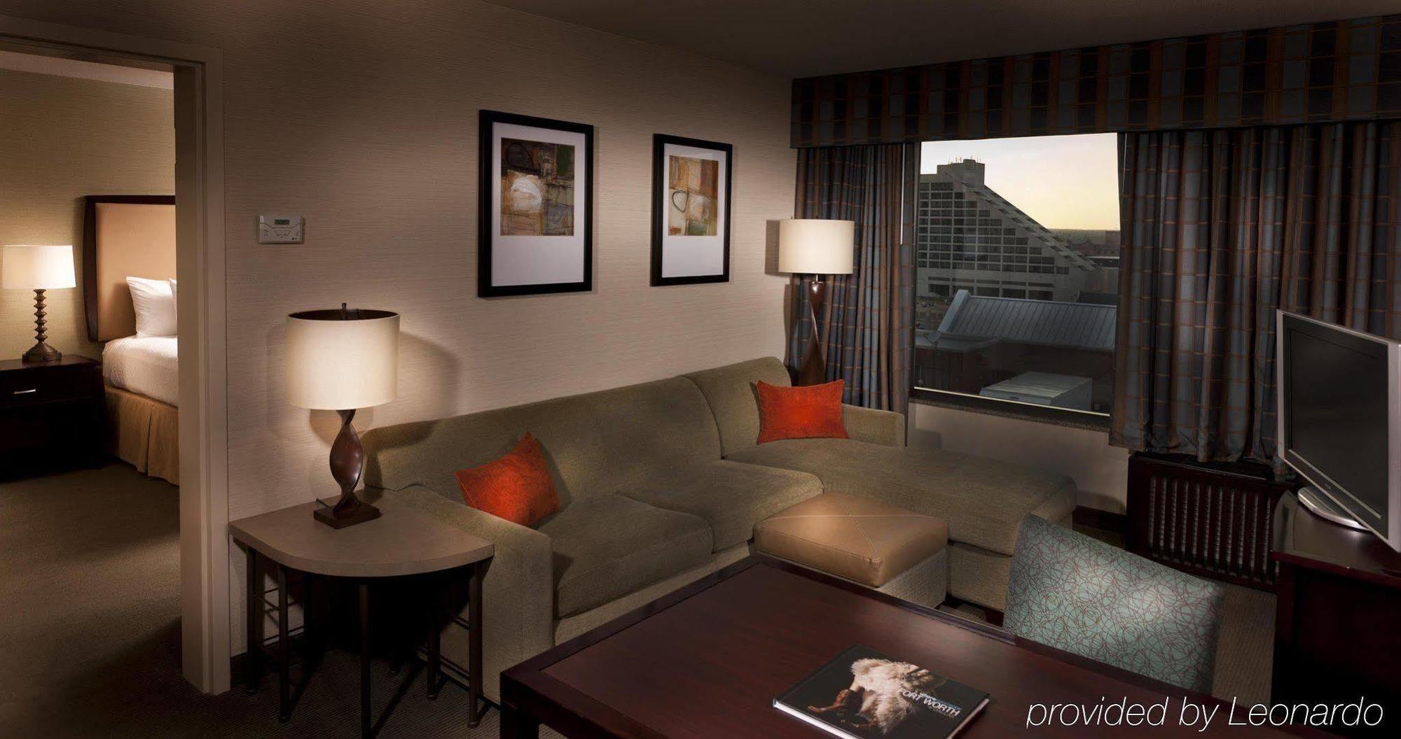 Hotel Embassy By Hilton Worth Downtown 4*