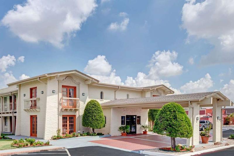 Travelodge By Wyndham North Richland Hills/dallas/ft Worth