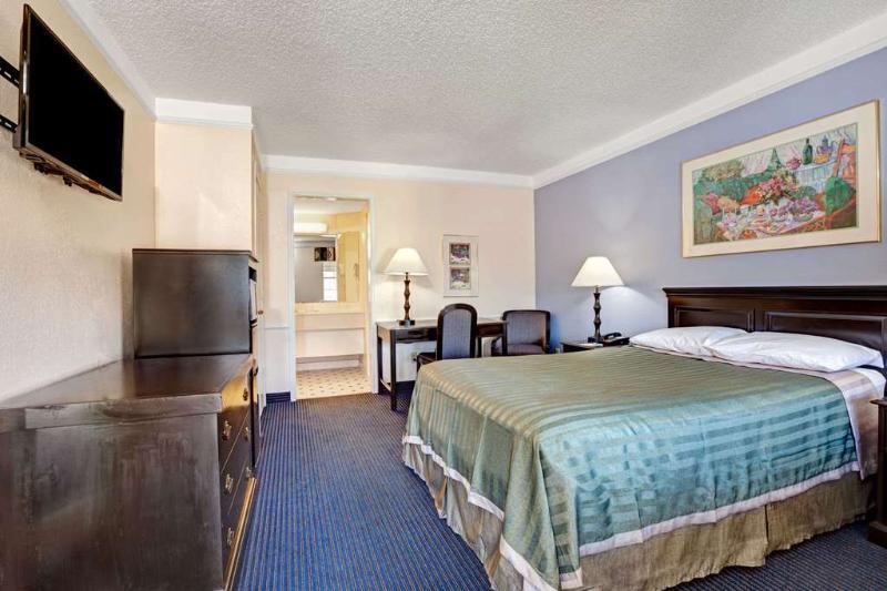 Travelodge By Wyndham North Richland Hills/dallas/ft Worth