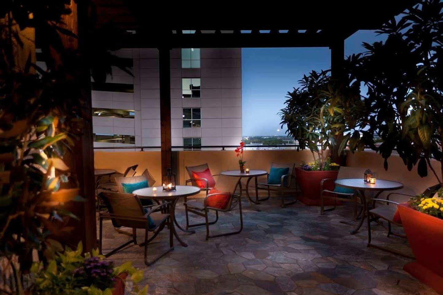 Embassy By Hilton Worth Downtown 4*